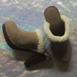 Juicy Couture Taupe Clog Heels JCANORATAUPE